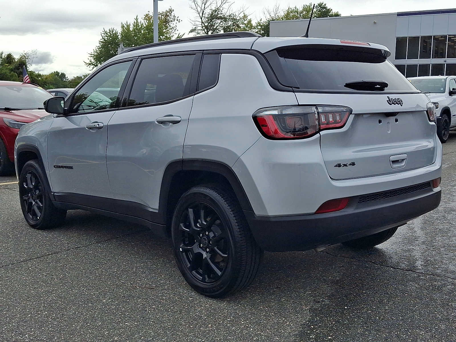 Certified 2025 Jeep Compass Latitude w/ Convenience Group AWD/4WD image 4