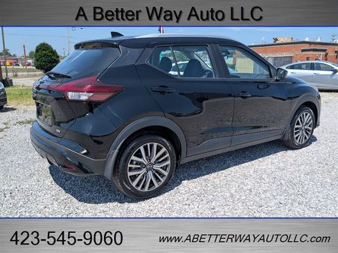 Used 2023 Nissan Kicks SV FWD image 3