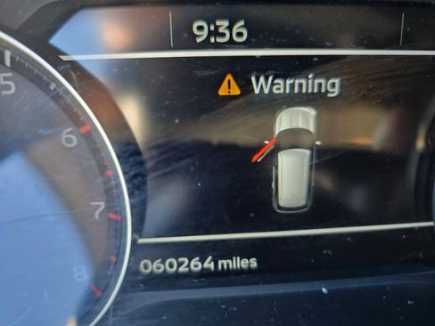 Used 2024 Mitsubishi Outlander SE image 2