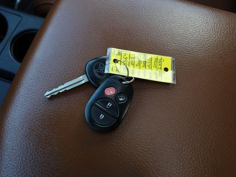 Used 2016 Toyota Sequoia Platinum image 11