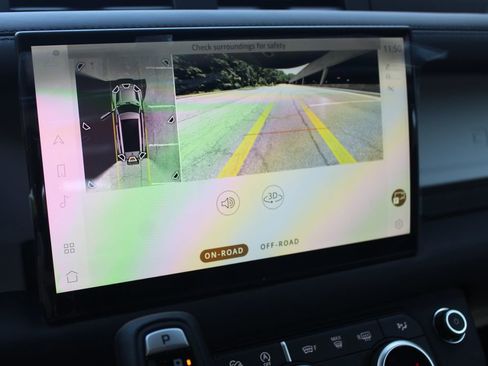 New 2025 Land Rover Defender 130 X-Dynamic SE image 18