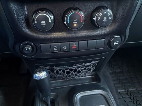 Used 2018 Jeep Wrangler Unlimited Sport S AWD/4WD image 27