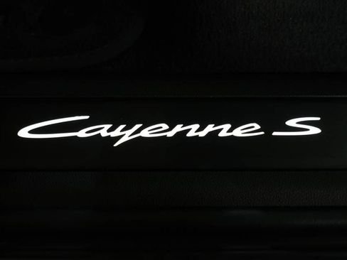 Certified 2025 Porsche Cayenne S AWD/4WD image 33