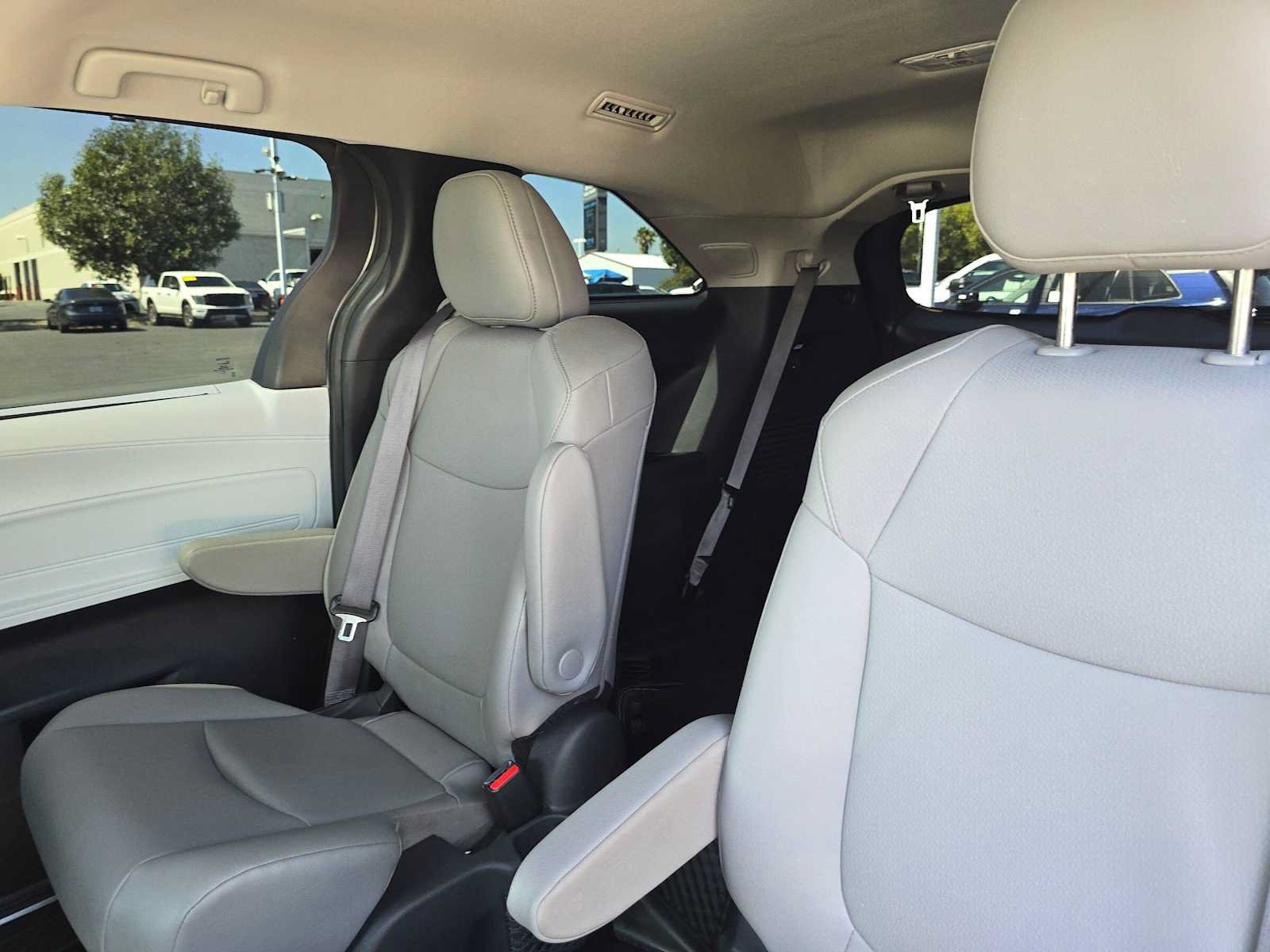 Certified 2025 Toyota Sienna XLE w/ XLE Plus Package FWD image 19