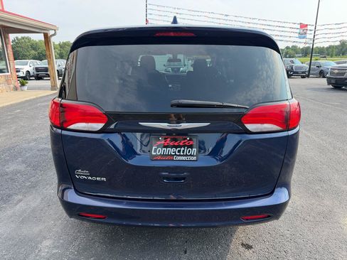 Used 2020 Chrysler Voyager LX w/ Cold Weather Group FWD image 5