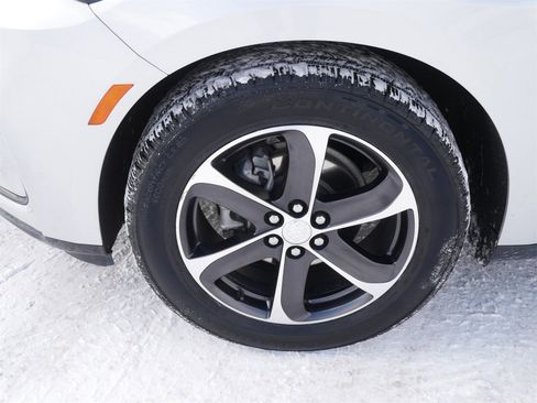 Used 2022 Buick Enclave Essence w/ Sport Touring Edition image 8