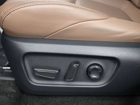 Used 2025 Toyota 4Runner Limited AWD/4WD image 18