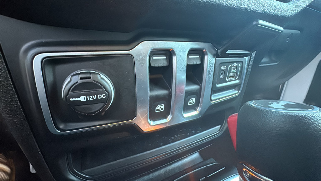 Used 2025 Jeep Wrangler Sport AWD/4WD image 25