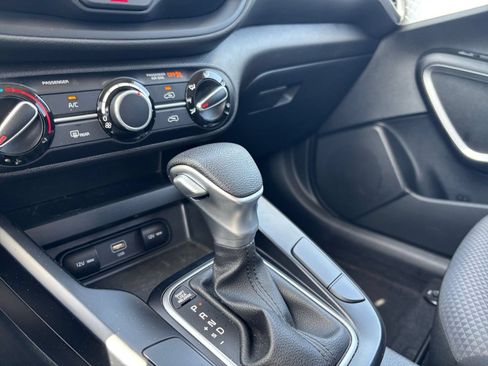 Used 2025 Kia Soul LX w/ LX Technology Package FWD image 39