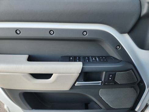 Certified 2023 Land Rover Defender 130 X-Dynamic SE image 23