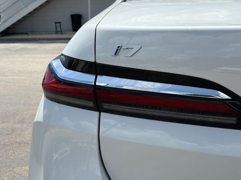Used 2025 BMW i7 eDrive50 w/ Premium Package RWD image 10
