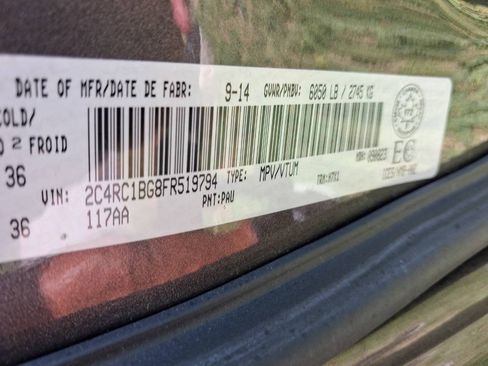Used 2015 Chrysler Town & Country Touring FWD image 23