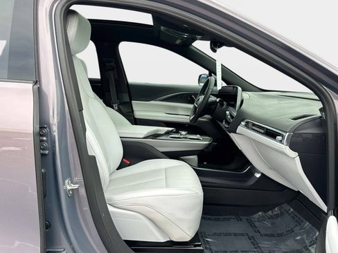 Certified 2024 Cadillac Lyriq Luxury image 12