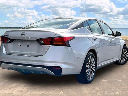 Used 2025 Nissan Altima 2.5 SV image 6