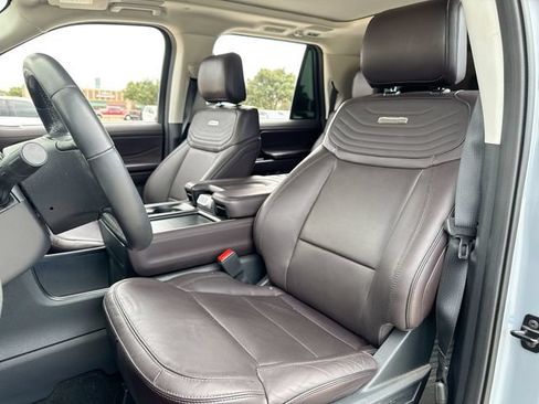 Used 2025 Ford Expedition Max Platinum w/ Platinum Ultimate Package AWD/4WD image 11