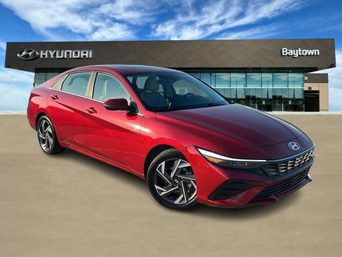 Used 2025 Hyundai Elantra Limited FWD image 1