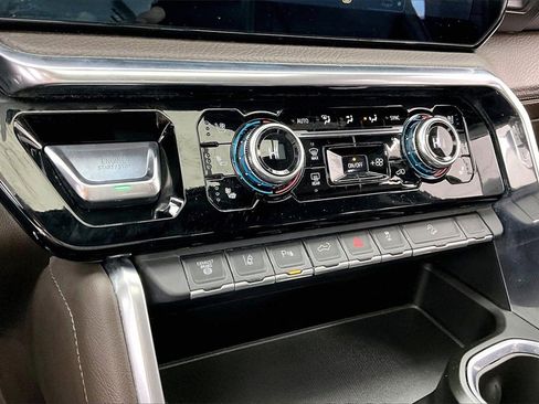 Used 2024 GMC Sierra 2500 Denali w/ Technology Package image 32