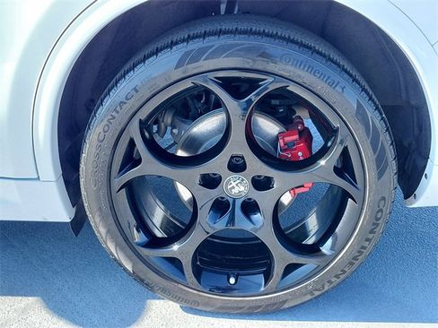 Used 2023 Alfa Romeo Stelvio Veloce image 11