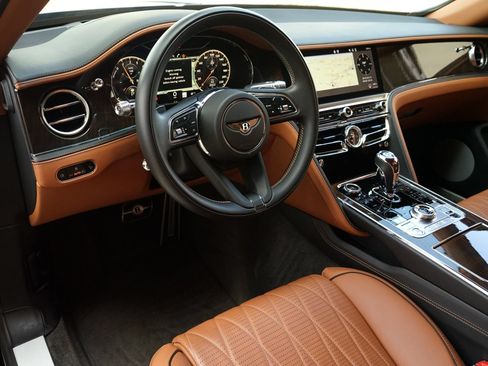 Used 2022 Bentley Flying Spur Plug-In Hybrid AWD/4WD image 8