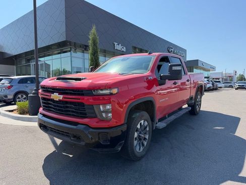 Used 2025 Chevrolet Silverado 2500 Custom w/ Custom Value Package AWD/4WD image 2