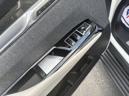 Used 2025 Cadillac Escalade V AWD/4WD image 11