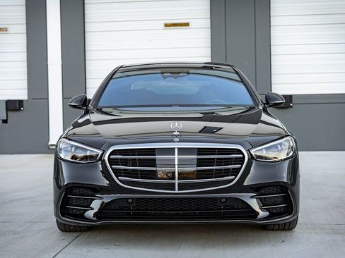 Used 2023 Mercedes-Benz S 500 4MATIC w/ AMG Line image 3