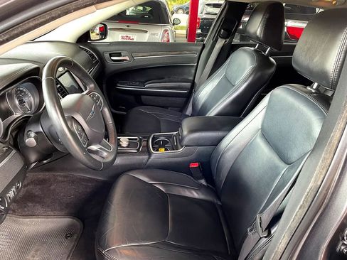 Used 2017 Chrysler 300 Limited image 9