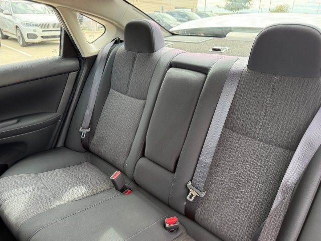 Used 2015 Nissan Sentra SV FWD image 28