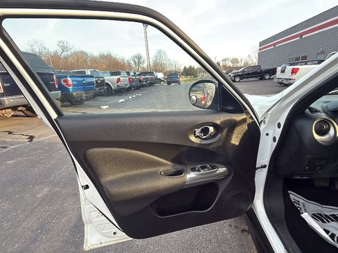 Used 2014 Nissan Juke SV image 9