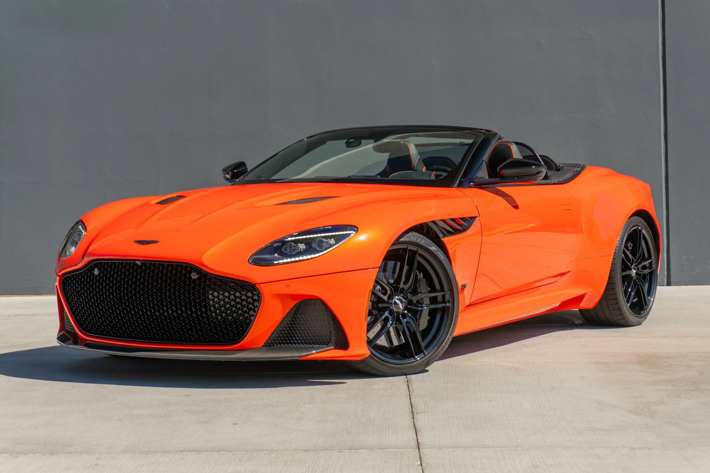 Used 2023 Aston Martin DBS Superleggera Volante RWD image 4