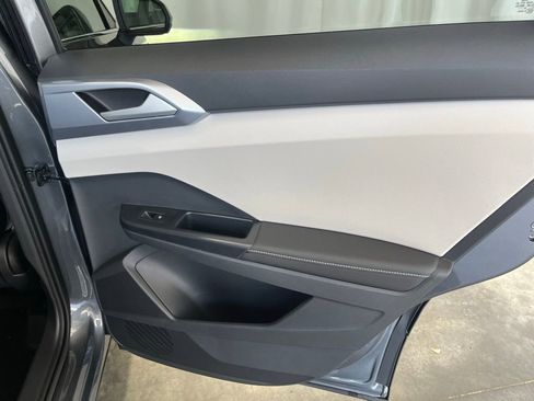 New 2025 Volkswagen Taos SE image 24