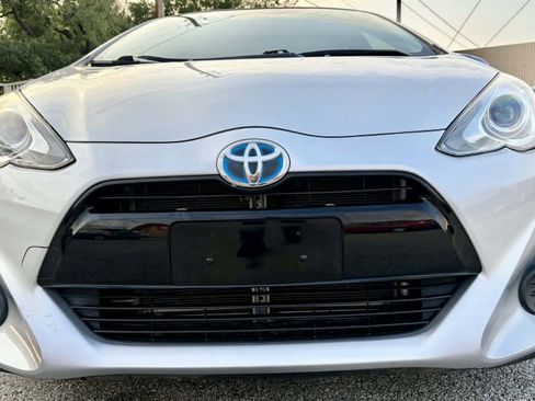 Used 2016 Toyota Prius C Three FWD image 2
