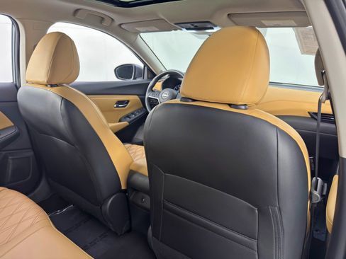 Used 2024 Nissan Sentra SV w/ SV Premium Package image 32