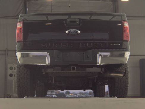 Used 2014 Ford F250 Lariat w/ Lariat Interior Package image 6