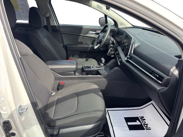 Used 2023 Kia Sportage LX AWD/4WD image 11