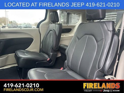 Used 2020 Chrysler Pacifica Limited image 5