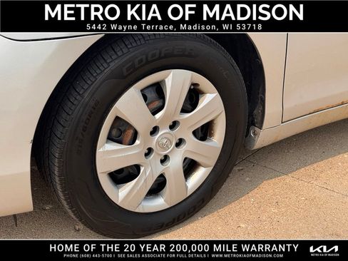Used 2011 Toyota Camry LE FWD image 10