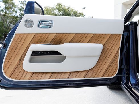 Certified 2017 Rolls-Royce Wraith image 36