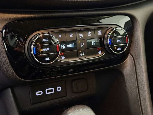 Used 2023 Buick Encore GX Select image 19