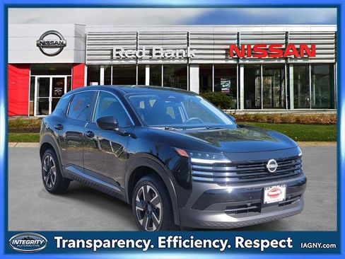 Used 2025 Nissan Kicks SV AWD/4WD image 1