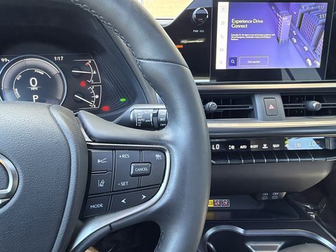 Used 2024 Lexus UX 250h FWD w/ Premium Package image 32