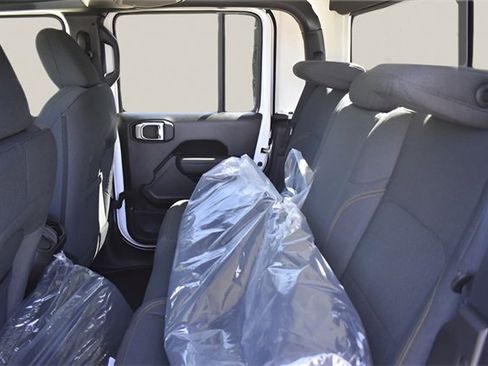 New 2025 Jeep Gladiator Sport image 14