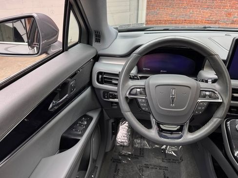 Used 2022 Lincoln Nautilus Reserve image 13