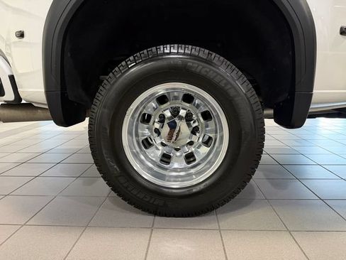 Used 2024 GMC Sierra 3500 Denali Ultimate AWD/4WD image 9