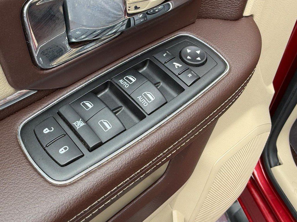 Used 2015 RAM 3500 Laramie w/ Convenience Group AWD/4WD image 16