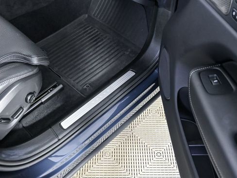 Certified 2024 Volvo XC60 B5 Ultimate w/ Protection Package Premier image 28