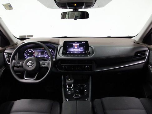 Used 2023 Nissan Rogue S image 2