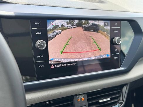 Used 2022 Volkswagen Taos SE w/ Panoramic Sunroof Package FWD image 20