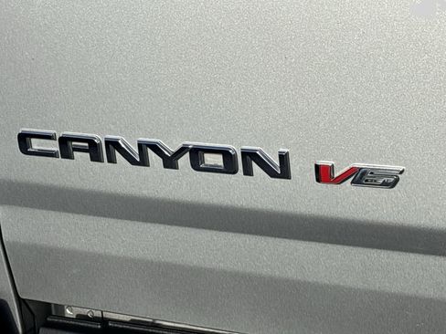 Used 2018 GMC Canyon SLT w/ Driver Alert Package image 9