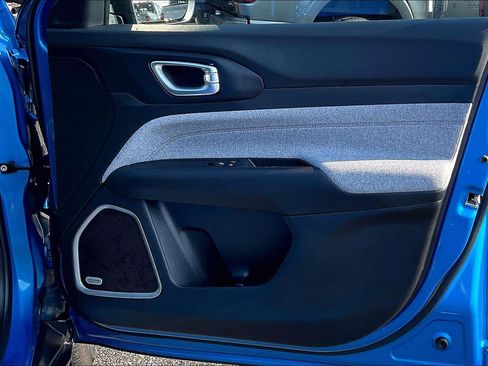 Used 2024 Jeep Compass Latitude w/ Sun and Sound Group image 23